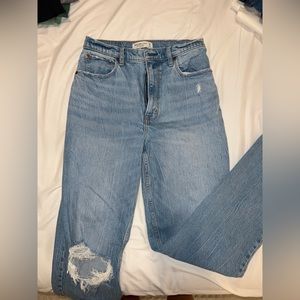 Abercrombie The 90’s ultra high rise jeans. LONG